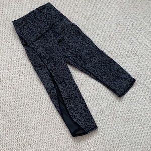 NWOT Lululemon crop pants with mesh